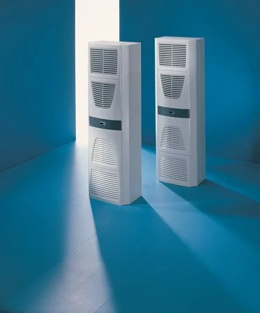 SK 3329.510 Rittal Yan pnl-kapı monteli Pano 2500W