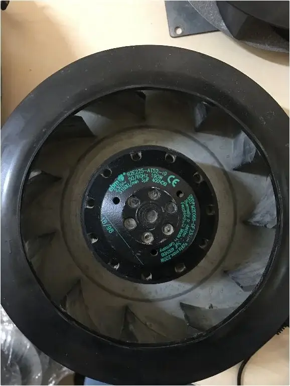 ebm-papst R2E225-AT52 radyal fan (2. el)